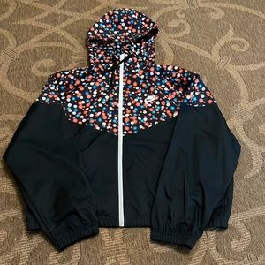 Nike women’s windbreaker zip up hoodie size M Like NEW